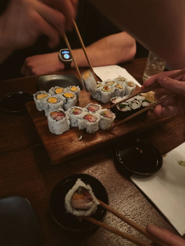 etherealdior's tweet photo. dinner dates 🥂 https://t.co/2drR8tcd6V