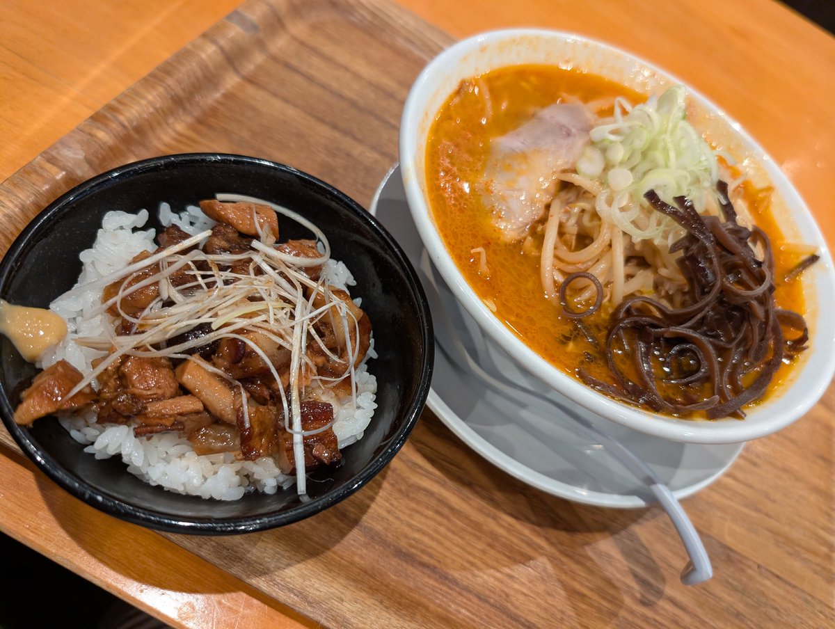 btaur's tweet photo. 稚内市萩見 麺飯屋 五榔 萩見店
辛味噌󠄀ラーメン+ミニ角煮丼❗️990+380円
角煮なんてどのメニューにも無いのに昔から存在するサイドメニュー🎵⋯まさに七不思議⋯残り六つの不思議とは?
いつも無かった角煮丼があったので久々に辛味噌󠄀ラーメンも＆何故か腹パン https://t.co/xWY6kERCQ3