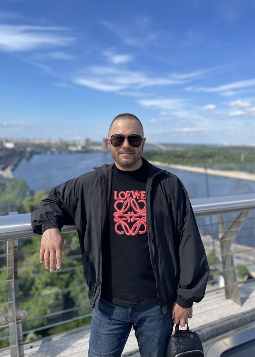 MochkovUdar's tweet photo. Чоловікам у 45 років треба перейти від стратегії «експлуатації» свого організму до стратегії «інвестування» в нього. У цьому віці тіло більше не пробачає занедбаного ставлення, але правильні звички гарантують ще десятиліття активного та насиченого життя. https://t.co/DHLMpVkcve