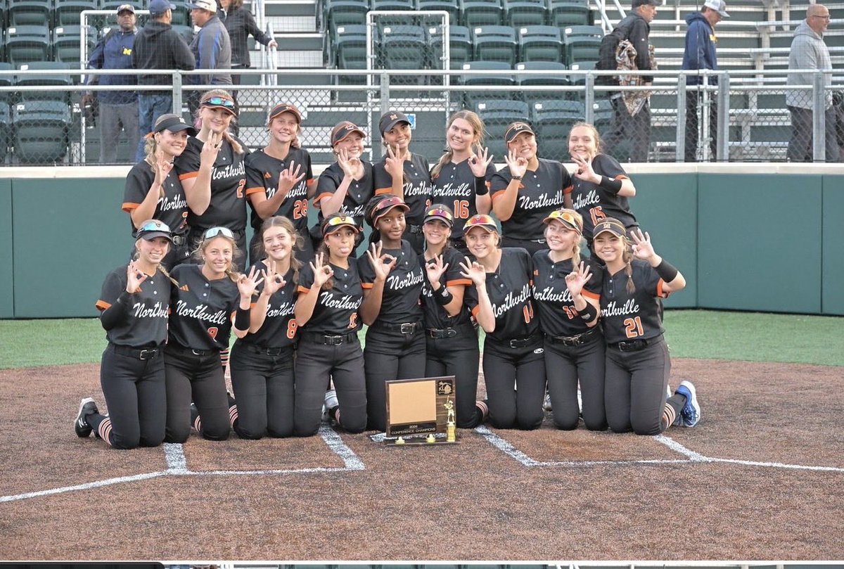 BurnsJoss2028's tweet photo. Last week we were able to win our THIRD consecutive KLAA win. I’m so beyond proud of this group of girls!! Onto districts this weekend!! https://t.co/NiEqAsyG7B