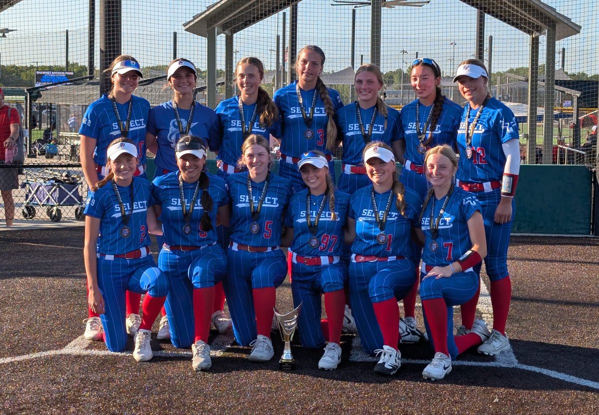 reaganhogan2028's tweet photo. Had a great Memorial Day weekend winning the Memorial Day tournament in KC! @JBacksmeyer @ejonesrockchalk @ExtraInningSB @SelectFP_Backs @MidwestPremierS @TOP_D1RECRUITS @KristleWolcott @UNISoftball @OJadams01 @CoachPinkerton @coachanniesmith https://t.co/rh3clWzLEm
