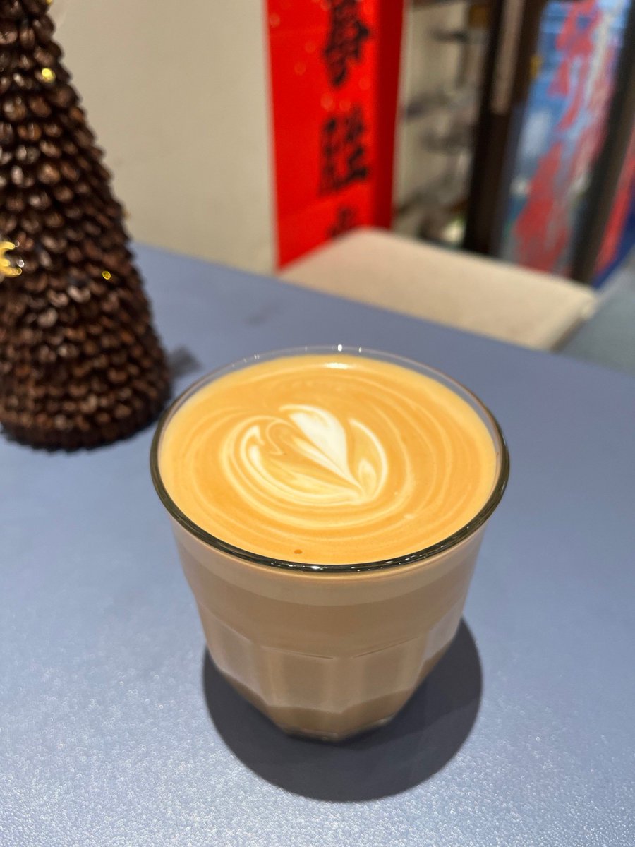 raniayoussef's tweet photo. Had such a lovely impromptu coffee chat with my new neighbor today—small talks that turned into a fun plan to check out the local bookstore this weekend. Love these little warm surprises! https://t.co/P6BzUkFjlb