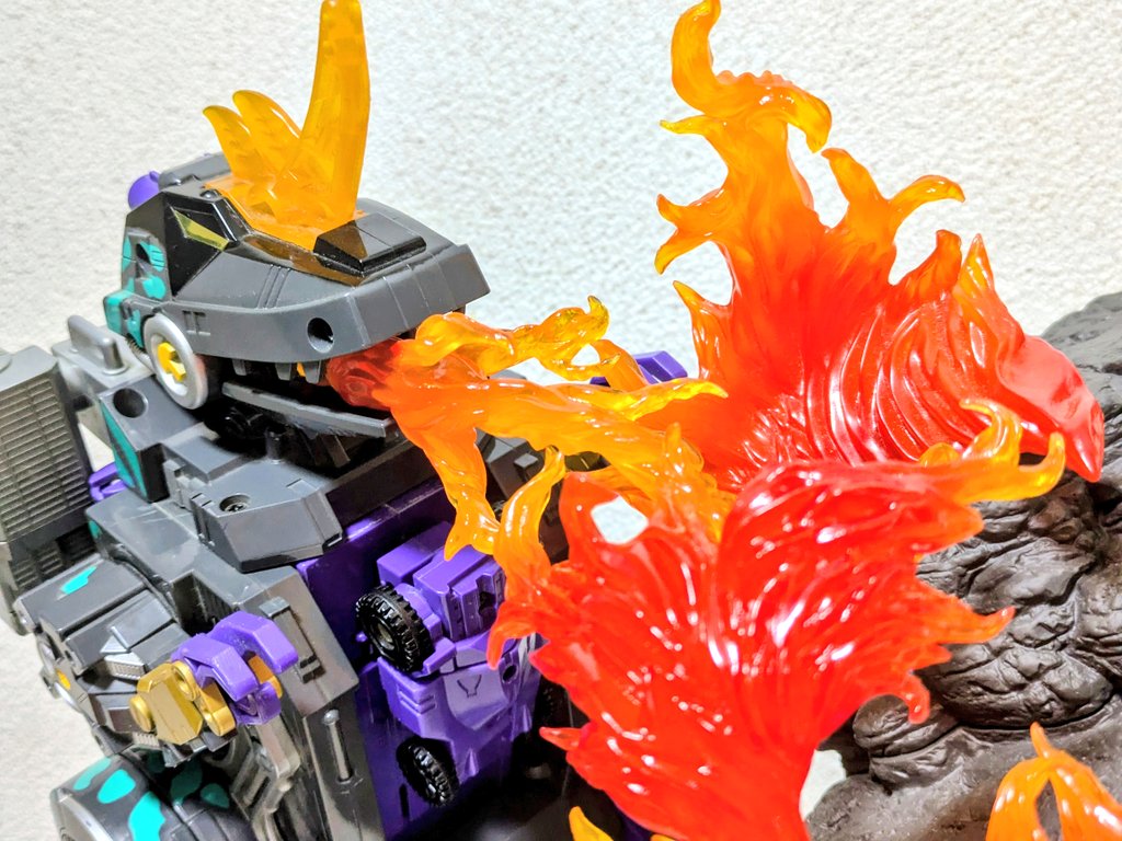OMITFREVIEW's tweet photo. #お昼休みに一枚だけTF玩具写真を貼ろう https://t.co/Ca4fE3QPSe