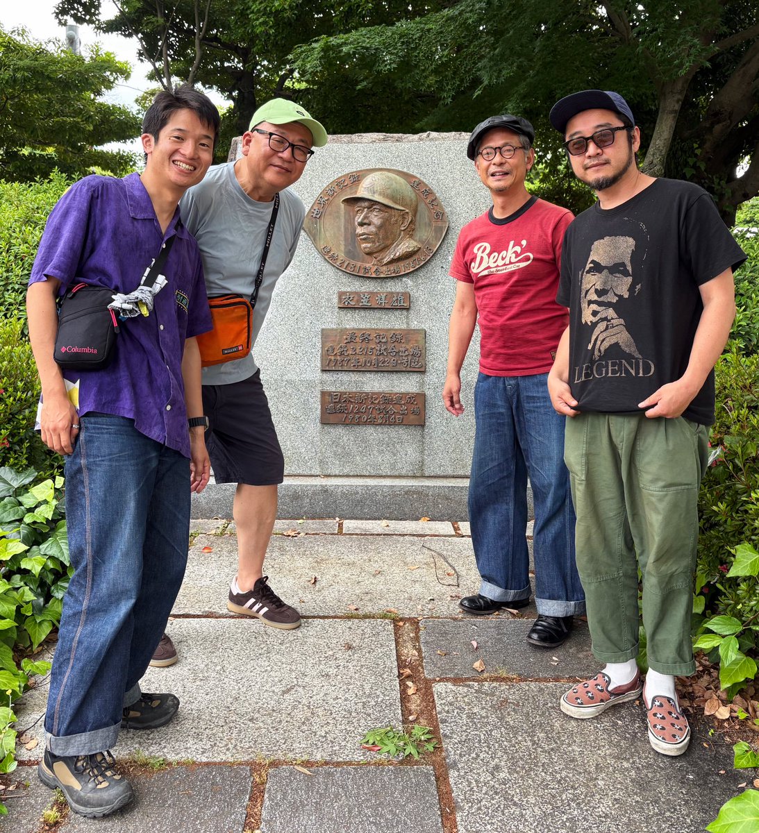 _gwanzi's tweet photo. 昨日は広島へカープ観戦に。
旧市民球場のマウンド跡地で大野やったり、みんなで衣笠祥雄記念碑に行ったり、お好み焼き食べたり。試合は負けましたが最高の休日を過ごせました♪ https://t.co/OCepA8vg9o