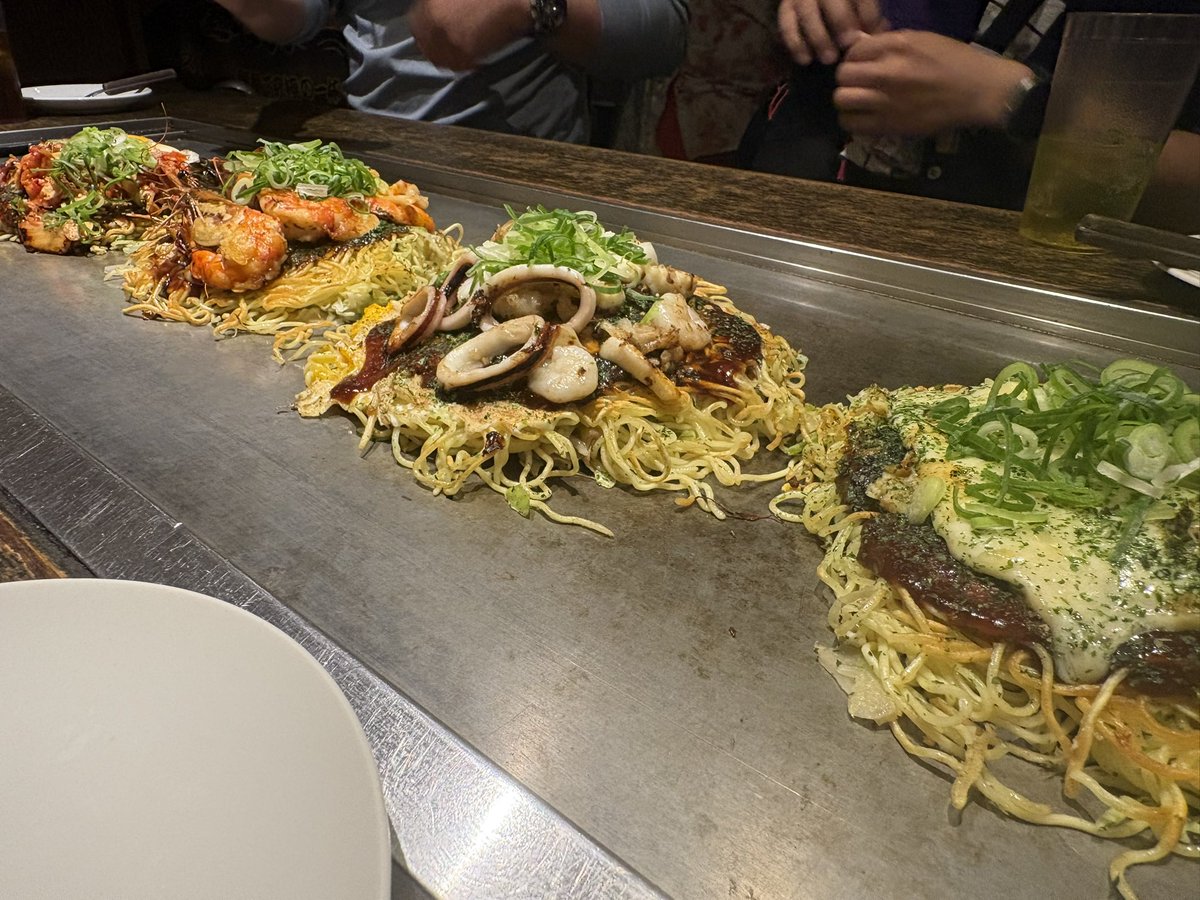 _gwanzi's tweet photo. 昨日は広島へカープ観戦に。
旧市民球場のマウンド跡地で大野やったり、みんなで衣笠祥雄記念碑に行ったり、お好み焼き食べたり。試合は負けましたが最高の休日を過ごせました♪ https://t.co/OCepA8vg9o