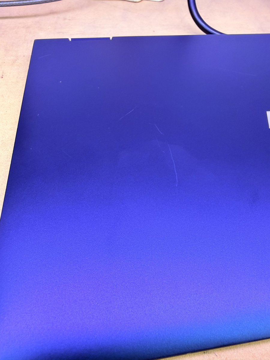 UJMacs's tweet photo. HP「Elite Dragonfly」が入荷いたしました👏
今回は本体角にへこみ、天板キズ、キーボード跡がある商品となります！
当店でも人気の機種なのでお探しの方はお早めにお買い求めください😌
一台限りとなりますのでご注意ください🙇

土屋八郎
#アキバのお店 #中古パソコン #EliteDragonfly https://t.co/1oIDAGNg4a