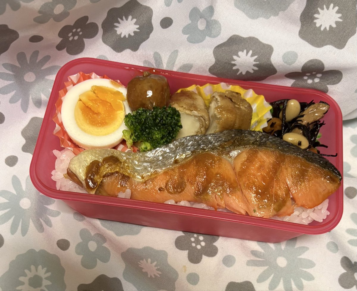 fuwarin763's tweet photo. #今日のお弁当
ミートボールのツヤのよろしいことw https://t.co/c4JDSMPAfD