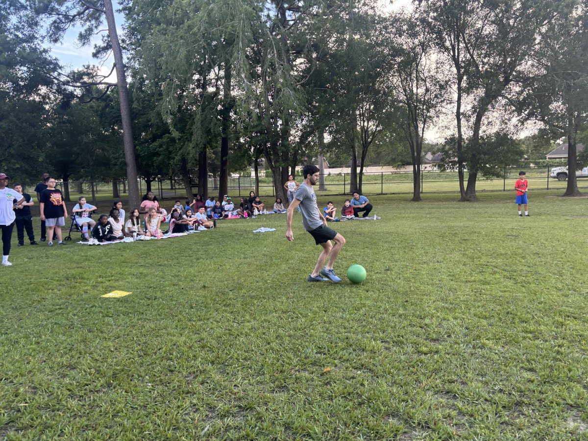 MrsNgo04's tweet photo. A friendly game of dodge ball to celebrate our 5th graders. Us teachers are not competitive, we just like to win! @MooreCFISD #PathToAmazing #ChooseCFISD https://t.co/mpo8FPsbtM