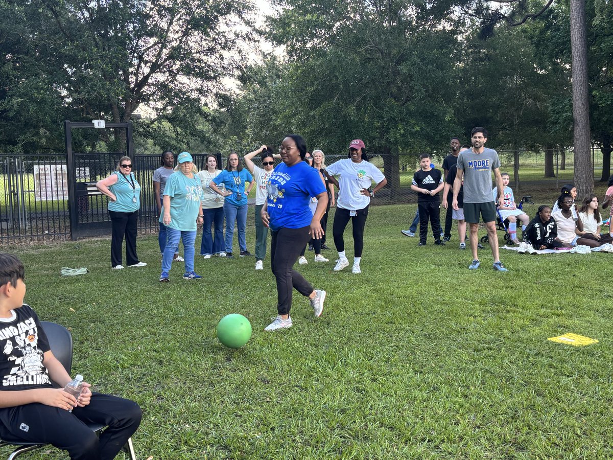 MrsNgo04's tweet photo. A friendly game of dodge ball to celebrate our 5th graders. Us teachers are not competitive, we just like to win! @MooreCFISD #PathToAmazing #ChooseCFISD https://t.co/mpo8FPsbtM