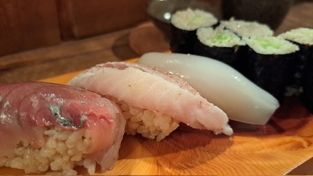 nibonsyu's tweet photo. 火曜寿司の日、百年の杜（昨日）
ちょっと肌寒い夜に燗酒とあら汁で暖まり、ダービーの話で熱くなりました
来週も来れるかはロブチェンとリアライズシリウスに懸かっている… https://t.co/8fsgEpVSdk