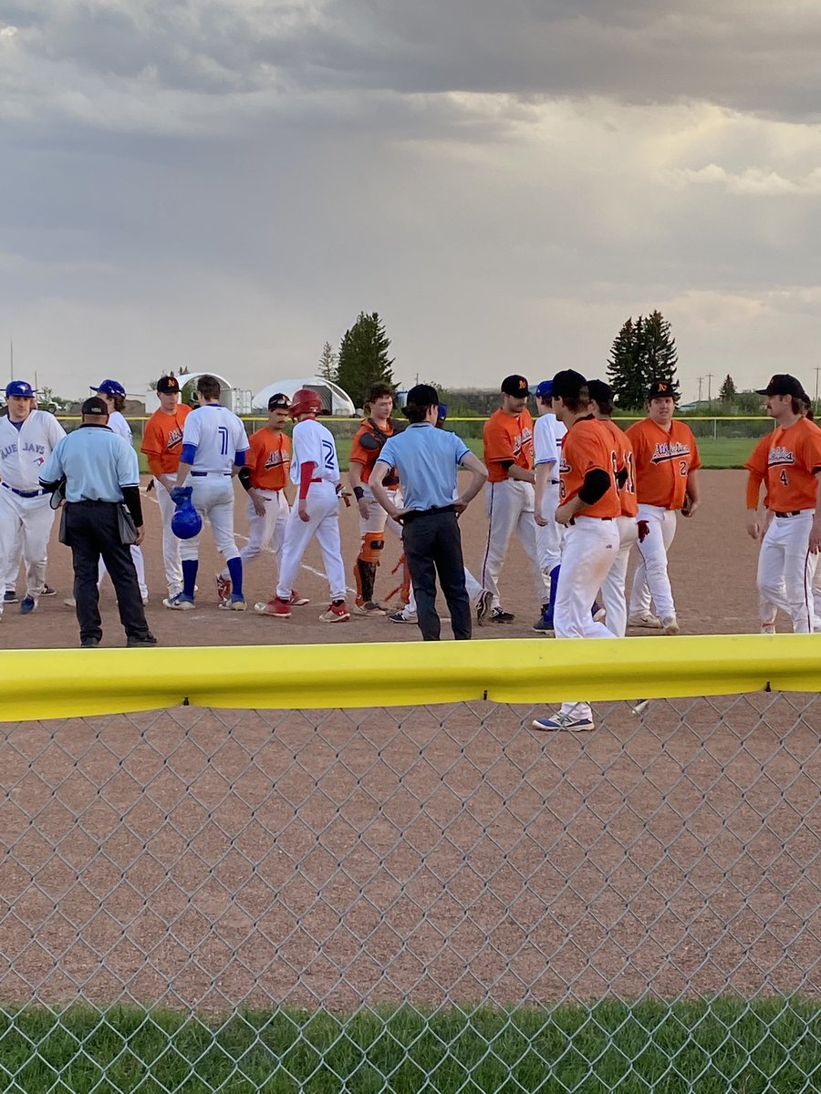 MennoKnight87's tweet photo. Undefeated no more. After a heated contest, the @VegrevilleJays fall 8-3 to the defending champion @Rosalindsports. Jays are now at 3-1. #PowerlineBaseballLeague https://t.co/MuWmvK5f5T