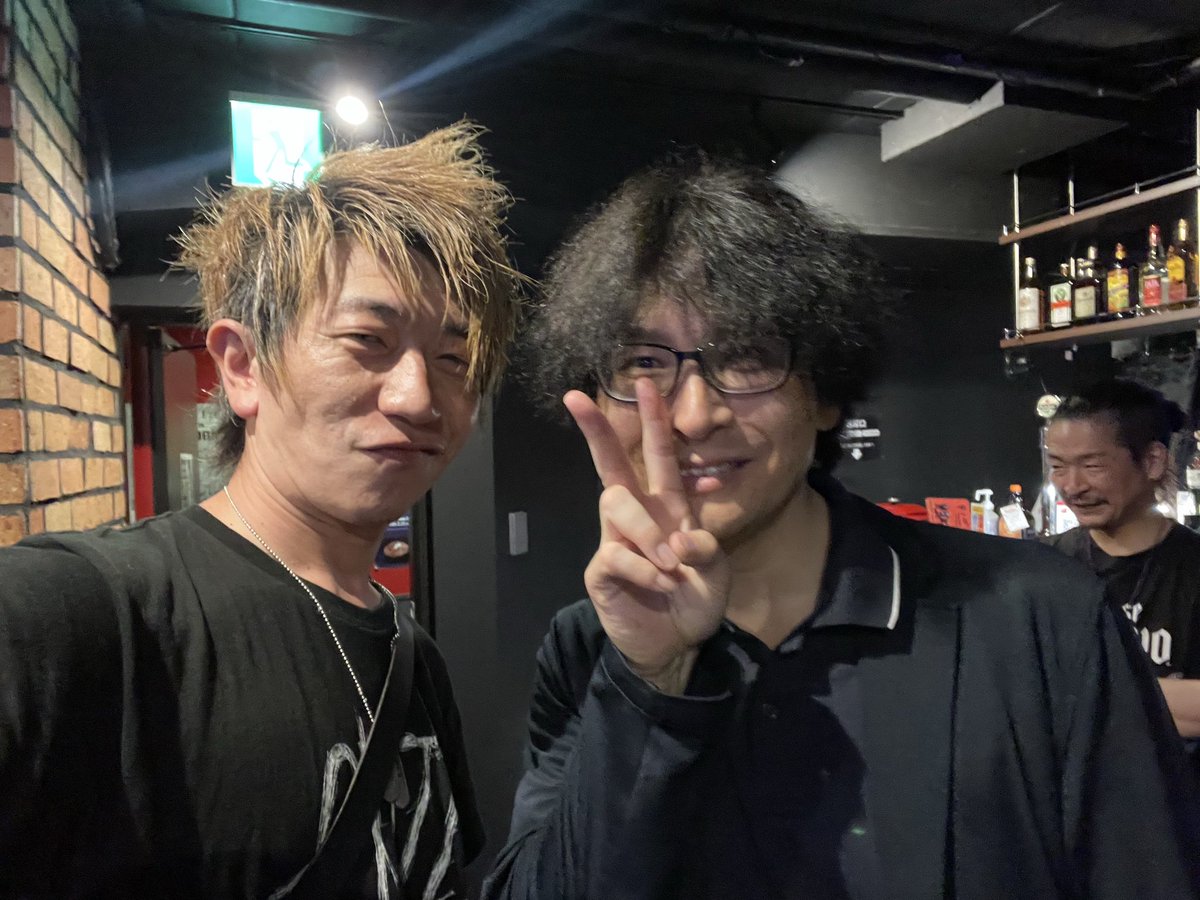 MrJed55's tweet photo. 5月26日吉祥寺プラネットKにお越しの皆様ありがとうございました！ファズフロウトのライブでした！次回は6月22日高円寺ショーボートにて！
今回も対バンした、怪盗ザ・デッドボールとSHAKTPUNKもまた一緒です！
宜しくお願い致します！
#ファズフロウト
#怪盗ザデッドボール
#SHAKTPUNK https://t.co/nX2CLe4yQi