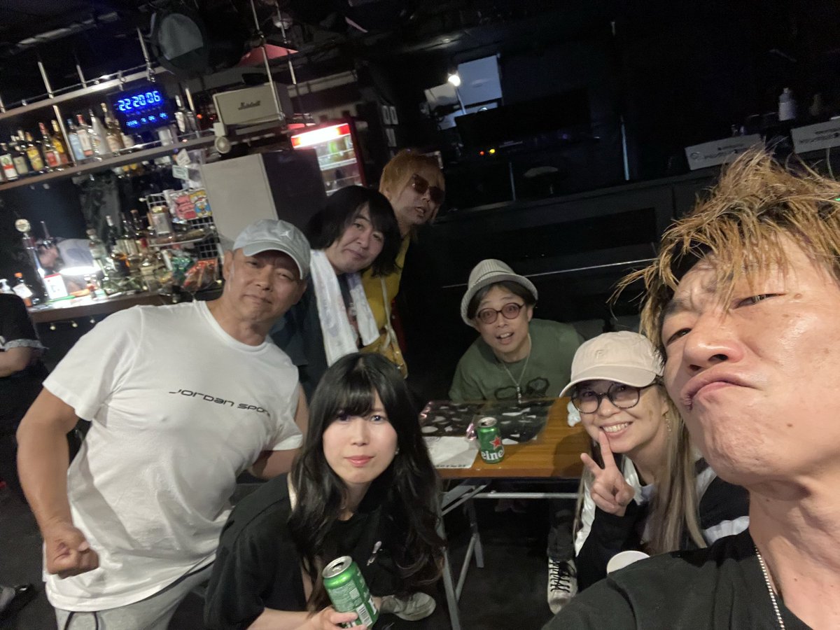 MrJed55's tweet photo. 5月26日吉祥寺プラネットKにお越しの皆様ありがとうございました！ファズフロウトのライブでした！次回は6月22日高円寺ショーボートにて！
今回も対バンした、怪盗ザ・デッドボールとSHAKTPUNKもまた一緒です！
宜しくお願い致します！
#ファズフロウト
#怪盗ザデッドボール
#SHAKTPUNK https://t.co/nX2CLe4yQi