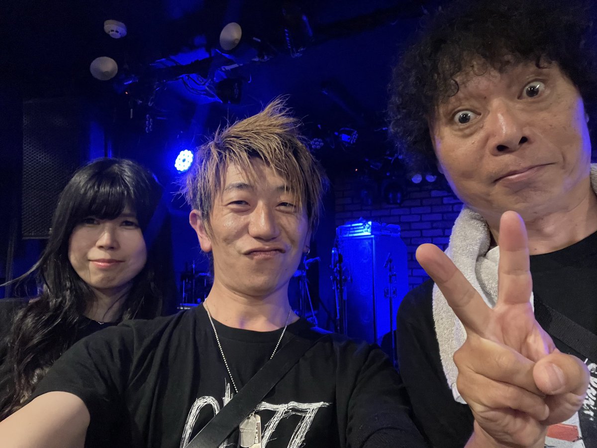 MrJed55's tweet photo. 5月26日吉祥寺プラネットKにお越しの皆様ありがとうございました！ファズフロウトのライブでした！次回は6月22日高円寺ショーボートにて！
今回も対バンした、怪盗ザ・デッドボールとSHAKTPUNKもまた一緒です！
宜しくお願い致します！
#ファズフロウト
#怪盗ザデッドボール
#SHAKTPUNK https://t.co/nX2CLe4yQi