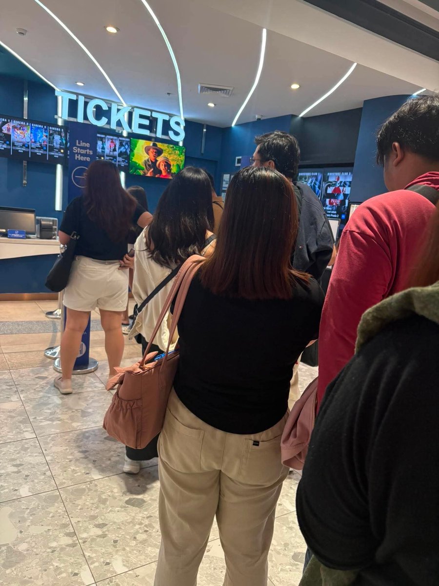 EliceMondia's tweet photo. SM East Ortigas
#TayoSaWakas https://t.co/vbym4vYK6b