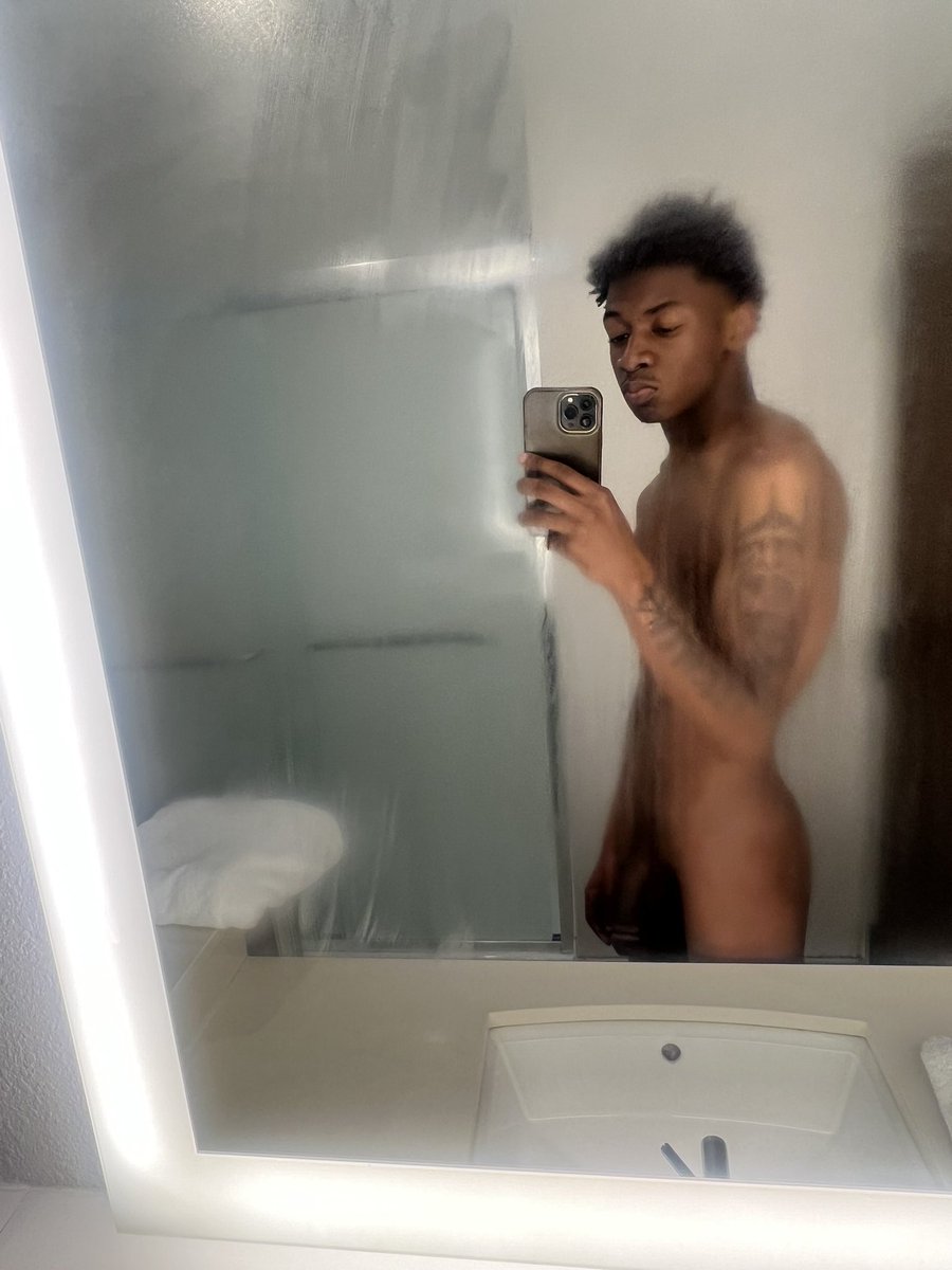 10kjackson's tweet photo. who’s cumin in the shower with me and helping me?💦🧼 https://t.co/ITM6ThVs05