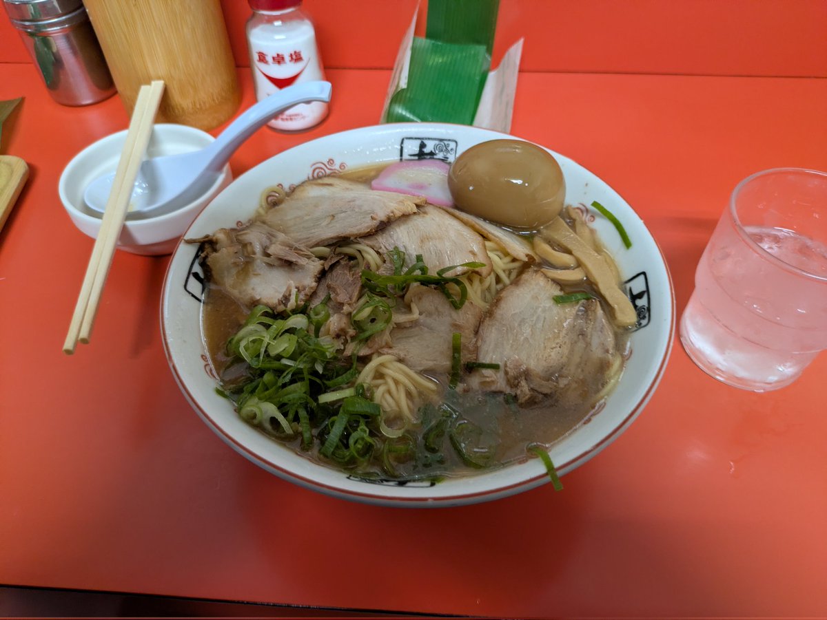 danki1289's tweet photo. 和歌山ラーメン（井出商店）
ちょっと引くレベル美味すぎた https://t.co/rL5tpqHTEf