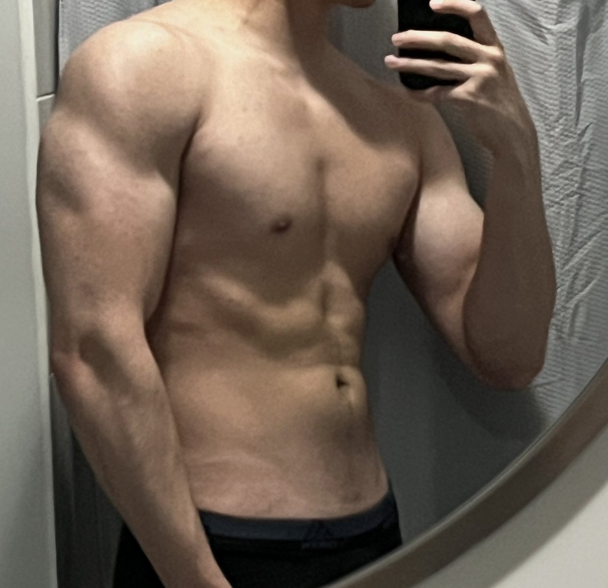 notluminary's tweet photo. just finished a workout #arms #abs #nsfwtwt https://t.co/zcq8mTz4qx
