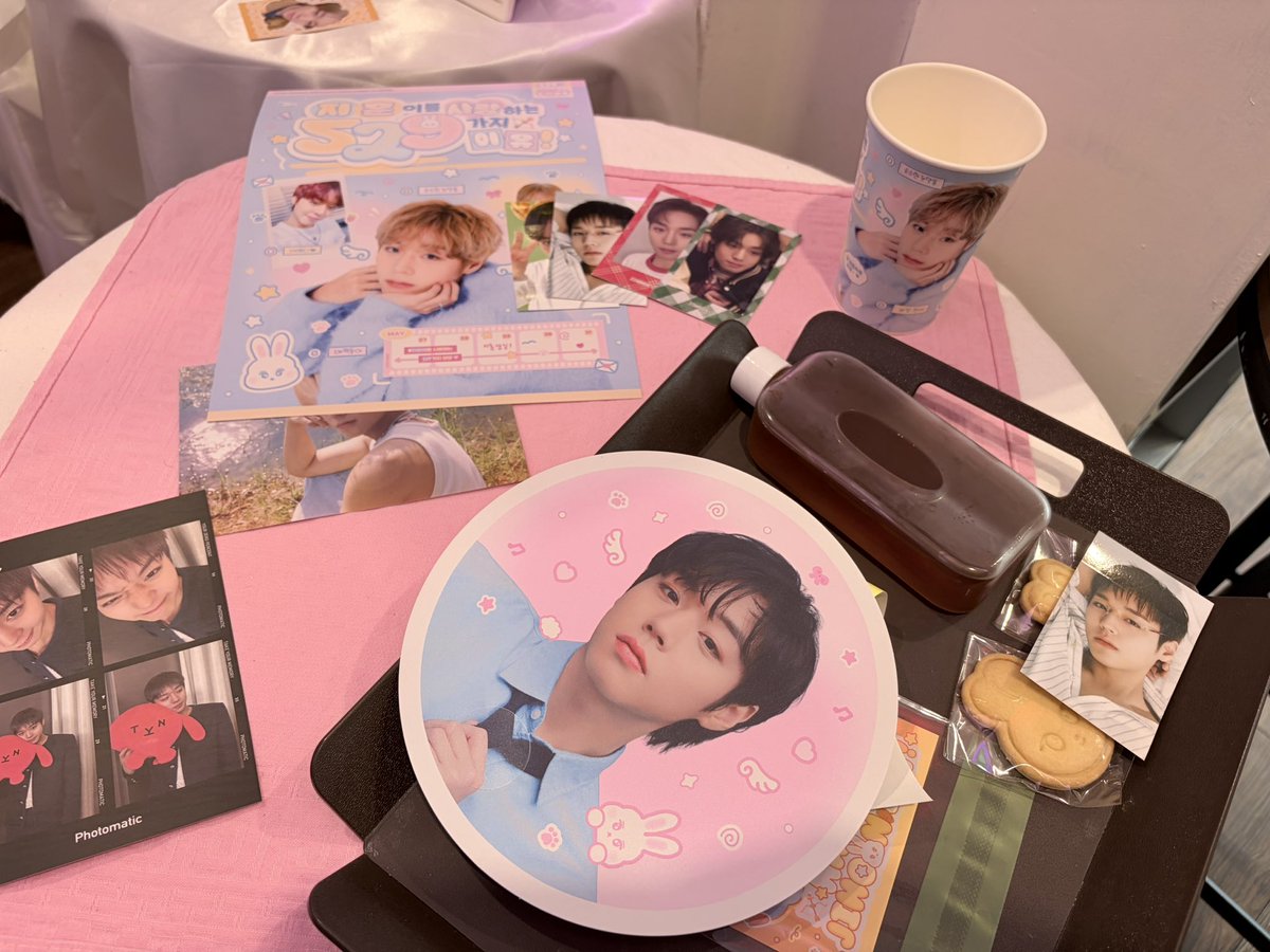 Fimfimbo's tweet photo. #happy_jihoon_day
#지훈이를사랑하는529가지이유
요기 카페 크고 이뻐요. 특전도 많음! https://t.co/VCY8gPaUAv