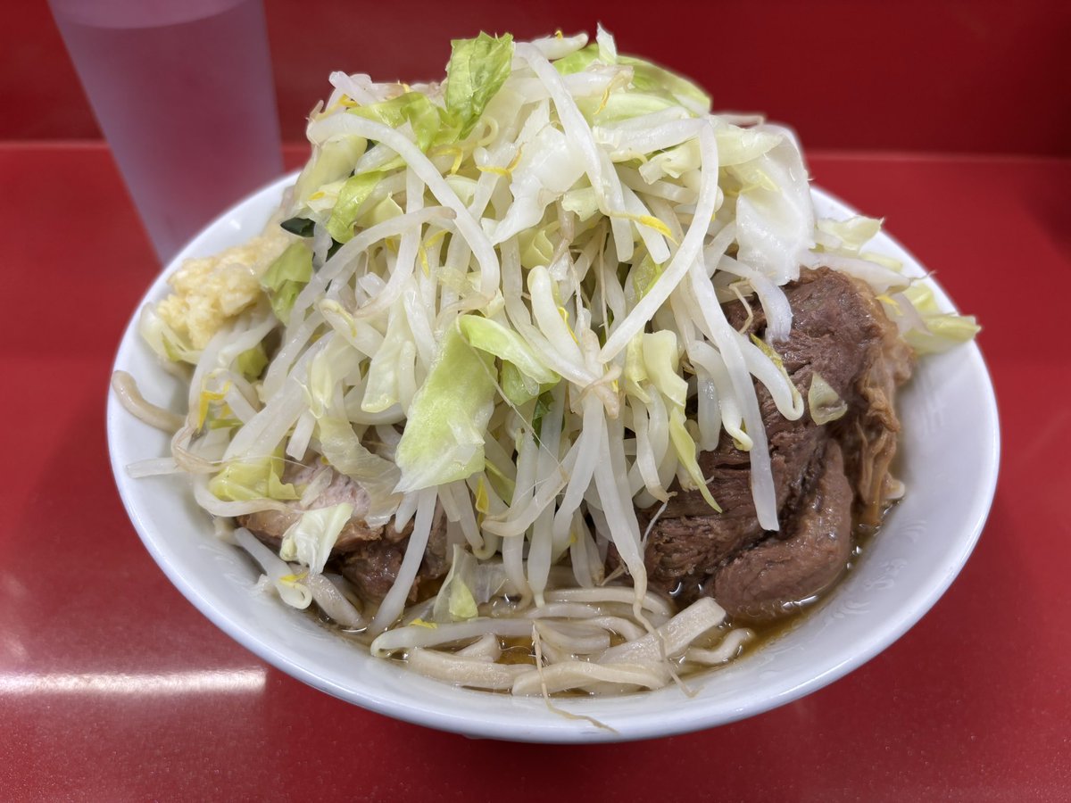 good_luck1111's tweet photo. 越谷 二郎
小 NsY 塩ラーメン

今日はここで🍜

毎日のサ活でのナトリウム不足を補う！
旨みたっぷりの塩汁は唯一無二で癖になる！
丼にみっちり入ったモチっと麺は汁との相乗効果で食べ飽きずにツルッと入る！
豚は超絶神領域の仕上がりで上品かつ凶暴な食感が幸福の絶頂へと導く！
ご馳走様でした😋 https://t.co/Q1eHIHnwEB