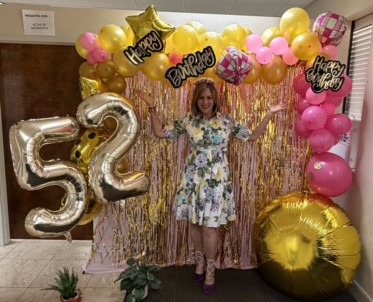 VAFORLFL's tweet photo. 🎉 Hoy celebramos con mucha alegría el cumpleaños de nuestra CEO Janice Febo. ✨

Agradecemos su liderazgo, compromiso y dedicación al servicio de nuestra comunidad a través de @VDSORLANDO y @VAFORLFL. ❤️

Gracias también a los compañeros del @ConsulMexOrl y aliados comunitarios que por tantos años han celebrado y trabajado junto a ella impactando vidas en nuestra comunidad. 🤝

¡Feliz cumpleaños y que sigan los éxitos y bendiciones! 🎂🎈

#FelizCumpleaños #VDSOrlando #VAFOrlando #Comunidad #Liderazgo #Orlando @IME_SRE @VDS_UM @CSFMEU @SRE_mx