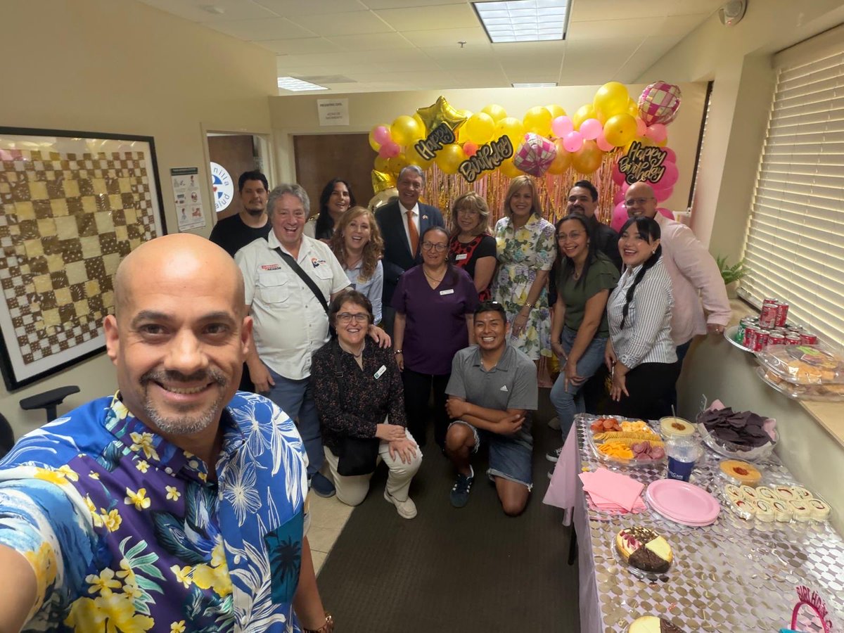 VAFORLFL's tweet photo. 🎉 Hoy celebramos con mucha alegría el cumpleaños de nuestra CEO Janice Febo. ✨

Agradecemos su liderazgo, compromiso y dedicación al servicio de nuestra comunidad a través de @VDSORLANDO y @VAFORLFL. ❤️

Gracias también a los compañeros del @ConsulMexOrl y aliados comunitarios que por tantos años han celebrado y trabajado junto a ella impactando vidas en nuestra comunidad. 🤝

¡Feliz cumpleaños y que sigan los éxitos y bendiciones! 🎂🎈

#FelizCumpleaños #VDSOrlando #VAFOrlando #Comunidad #Liderazgo #Orlando @IME_SRE @VDS_UM @CSFMEU @SRE_mx