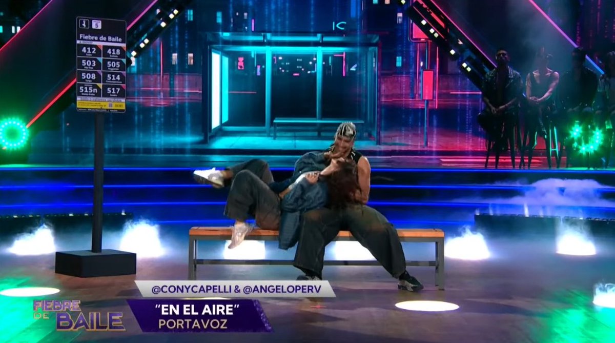 valmm_m's tweet photo. No sé como explicar lo que transmitió el baile de Cony, ambos conectados a mil con movimiento que iniciaba uno y terminaba el otro, la verdad es que fue emocionante 👏🏻👏🏻👏🏻

 #FiebreDeBaileCHV https://t.co/gulCc6f4CK