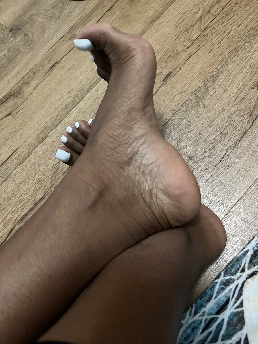 Forbidd3nSol3ss's tweet photo. Nut white 🥴
#feet #feetfetısh https://t.co/iZ70OBK8nd