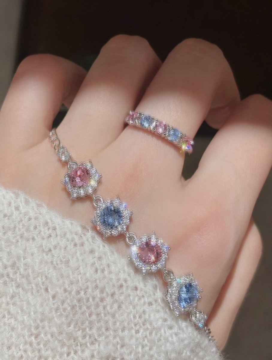mxnikiupdates's tweet photo. wts lfb seventeen 
[#budolniniki]

SEVENTEEN CARAT ACCESSORIES 𑣲⋆｡˚

- carat bracelet
- carat ring
- carat necklace

old &amp; new ver

LONG DOP: nrdp June 5, rembal once onhand !

material: copper-plated with platinum

order here: https://t.co/G2leLwx5Xn

prices inside the form ! https://t.co/EFk5axy2wh