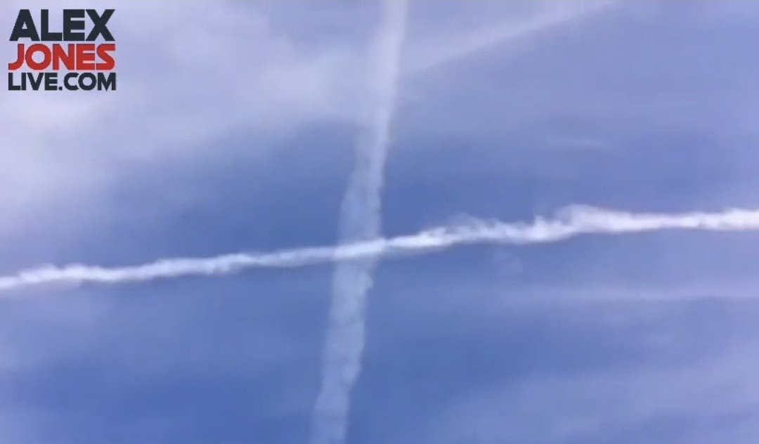 TheLibertyBcast's tweet photo. FLASHBACK: Alex Jones Discusses Chemtrails While Hiking Barton Creek Trail in Austin, Texas
https://t.co/pVF4kr2rAU https://t.co/SWnMBnhjlP