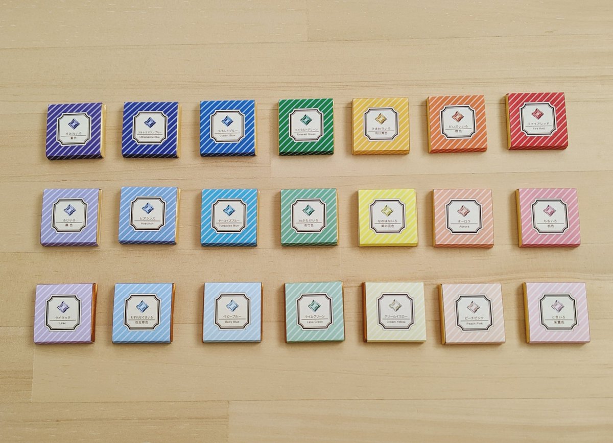 oritatamiwitch2's tweet photo. カレ・ド・ショコラに巻くと虹色になるラベルを作りました。

箱を開けた時、中が色とりどりだったら嬉しいなと思いまして。
この箱が宝石箱みたいで可愛い＆正方形のチョコレートに敬意を表して、スクエアカットの宝石をデザインに入れました。
裏面に各色の豆知識つき。

以下にプリント番号など↓ https://t.co/tiIMVMA6Up