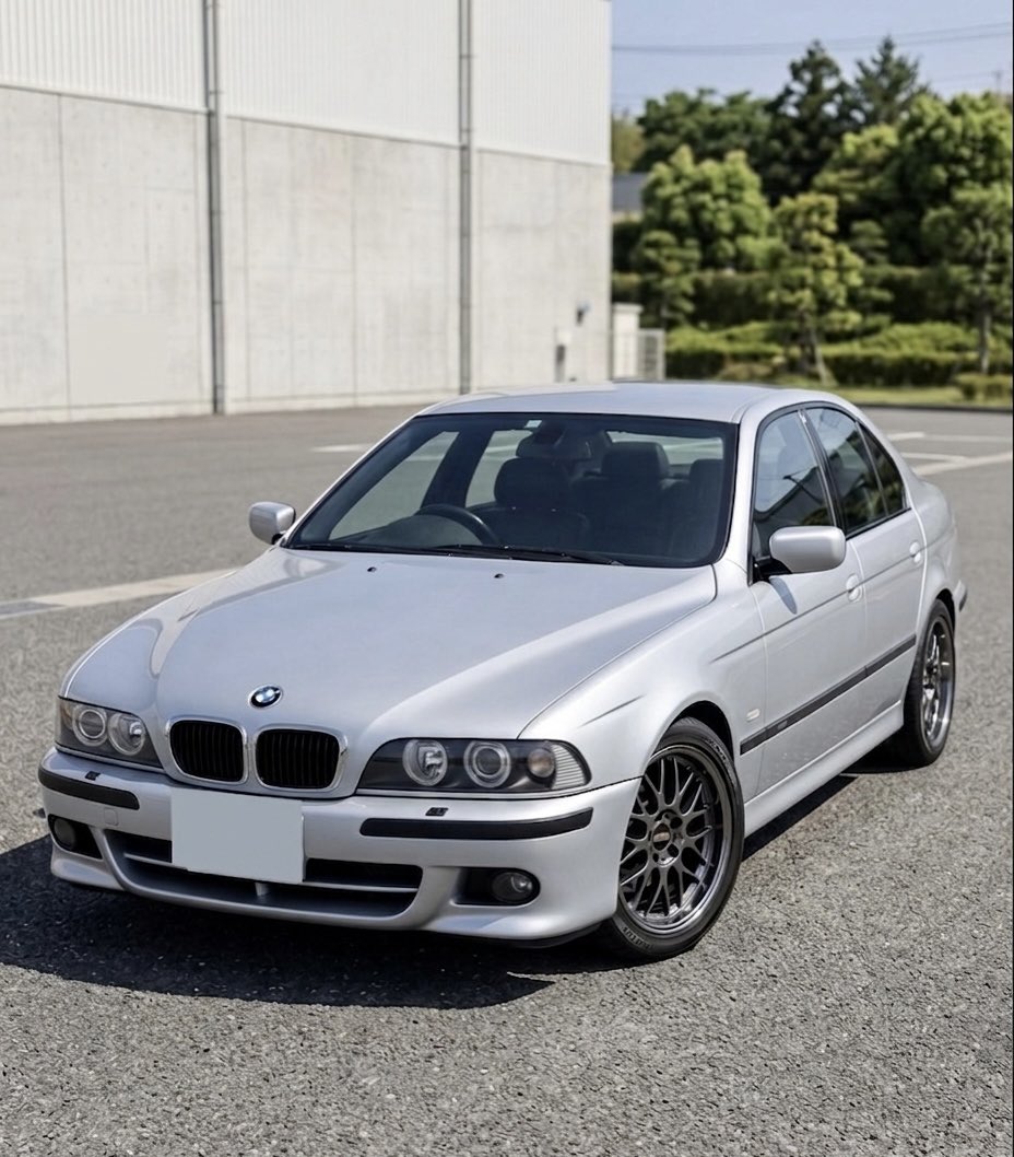 1via__'s tweet photo. 垢ロックされまくったので車垢復活‼️
納車しました🚗
530i M-Sport フルレザー 天張り黒張替え ウッドトリム仕様。
少しずつカスタムしていきますヨ。
これまで絡んで頂いた方々、BMW乗りの方々、またどうぞ宜しくお願いいたします。 
#bmw #bmwe39 #msport https://t.co/RVktU6rTaR