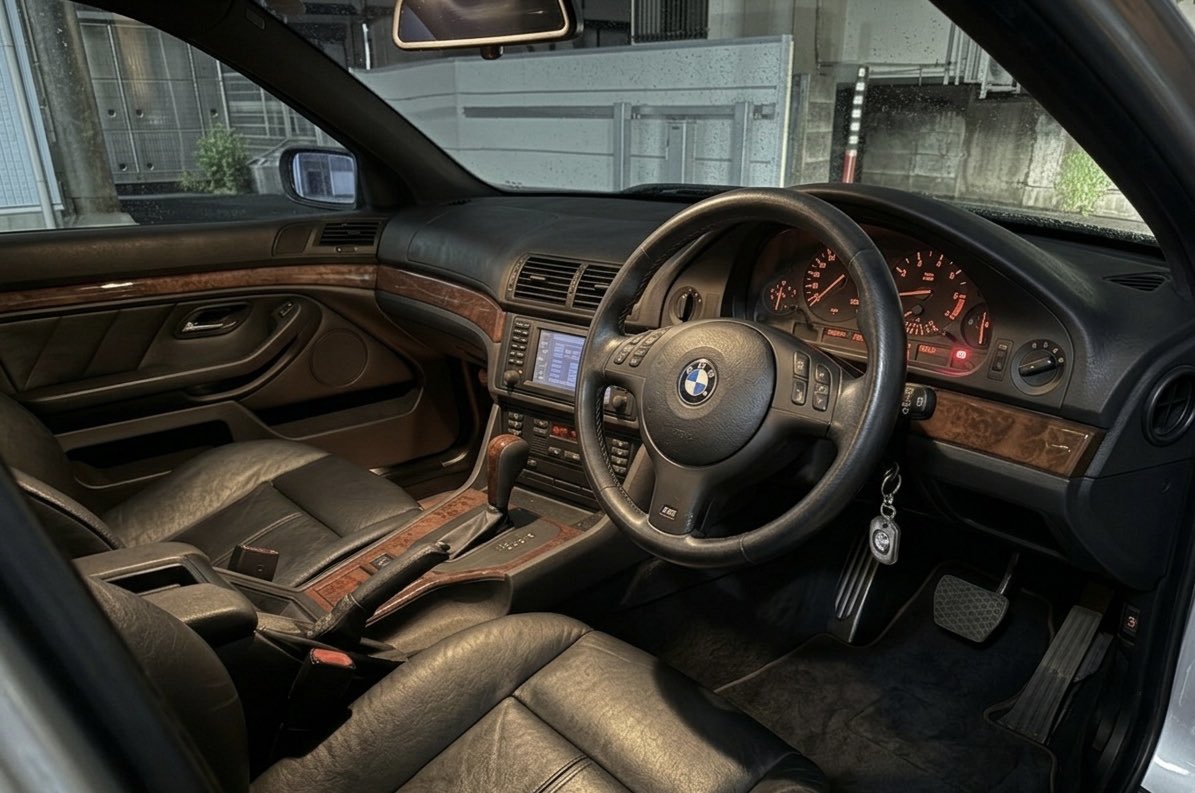 1via__'s tweet photo. 垢ロックされまくったので車垢復活‼️
納車しました🚗
530i M-Sport フルレザー 天張り黒張替え ウッドトリム仕様。
少しずつカスタムしていきますヨ。
これまで絡んで頂いた方々、BMW乗りの方々、またどうぞ宜しくお願いいたします。 
#bmw #bmwe39 #msport https://t.co/RVktU6rTaR