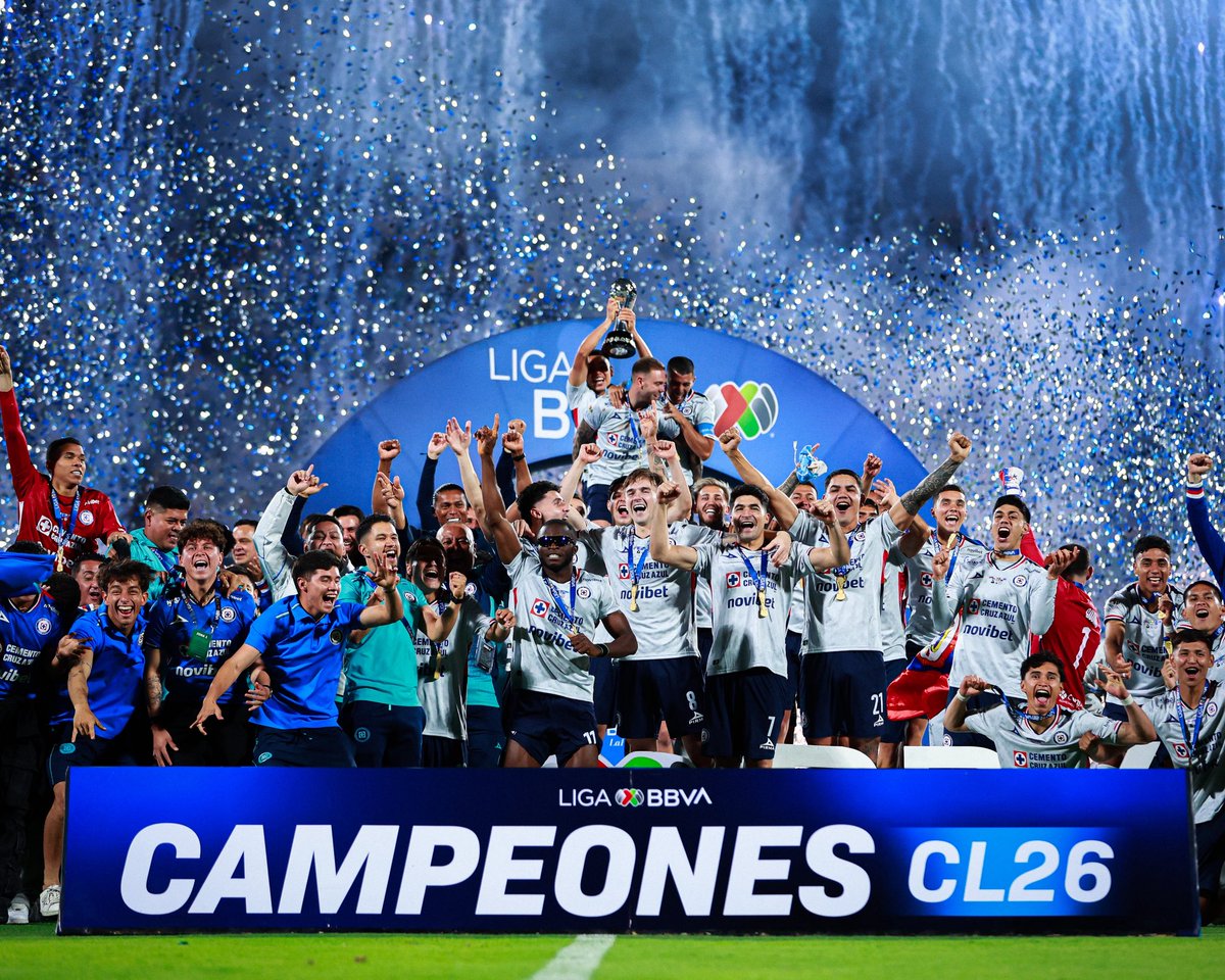 YAAELPH's tweet photo. Oigan me dijeron que les subiera más fotos por aquí, así que descárguenlas. 📸💙

#cruzazul #CruzAzulCampeón #futbolmexicano https://t.co/gzgtiYp5hm