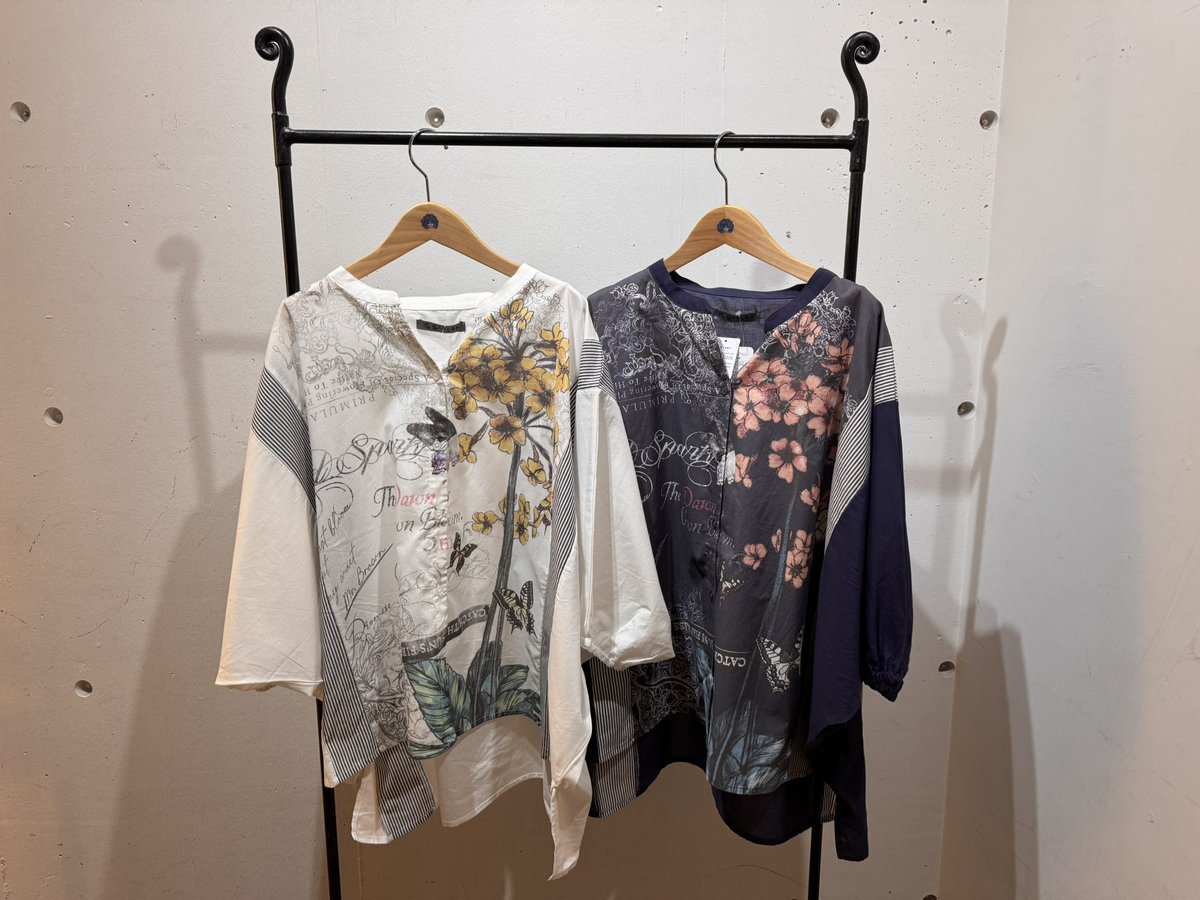 iS ScoLar】 春のお花柄 ストライプ入り素材切替シャツ ¥9,790 (本体 