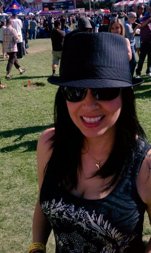 Isabell47952871's tweet photo. Almost June #zeudiners
#gayparade In California.🇺🇸🫶🏳️🌈🌈
1st picture (for my passport and hungover) https://t.co/OzxGZfPUb7