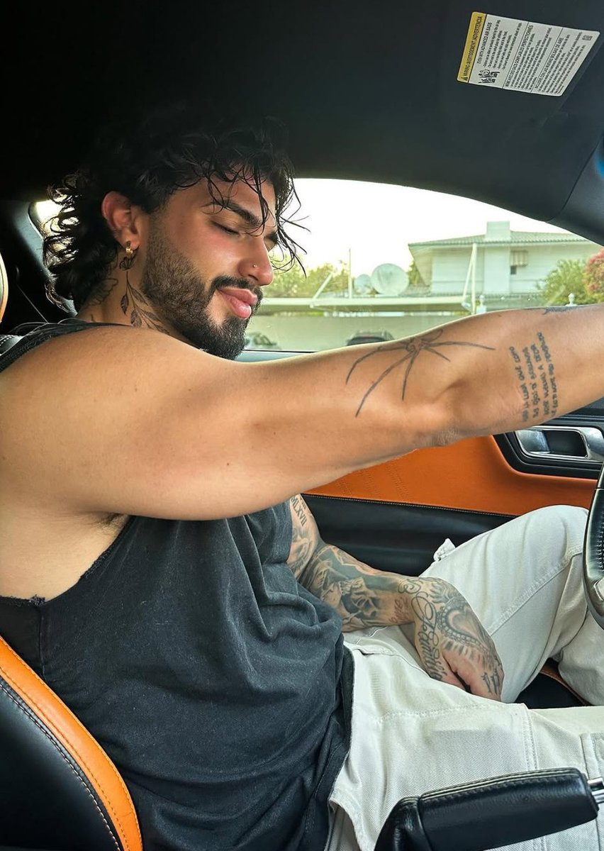 SHIRTLESS05's tweet photo. Hot guy spotted 😩🔥🥵🚨 https://t.co/6ypzZp6hBZ