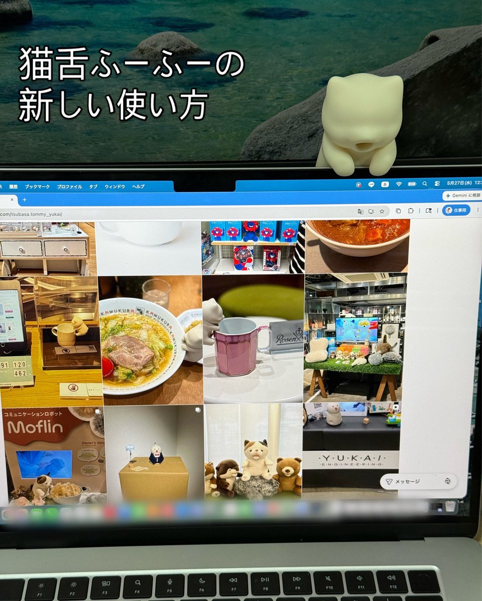 TommyTsubasa's tweet photo. 猫舌ふーふーをパソコンのフチにひっかけると、キーボードに向かってふーふーしてくれます。手が涼しくていい感じです。 https://t.co/PjDFUamlqG