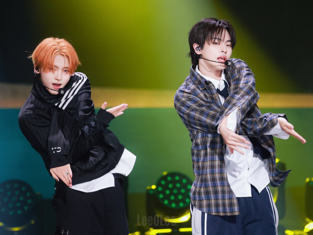 leeOlee5822's tweet photo. 260526 열린음악회
😲😯

#리오 #이리오 #LEO 
#상원 #이상원 #SANGWON 
#렝원 #LEOWON #leowon #상리오즈
#알파드라이브원 #ALPHADRIVEONE #ALD1 https://t.co/eT7YyvRgCR