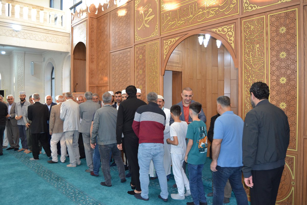 bismilkaymakam's tweet photo. Kaymakamımız Sayın Recep HASAR, bayram namazının ardından Kurtuluş Camii'nde hemşerilerimizle bir araya gelerek bayramlaştı.

@RecepHasar44 https://t.co/IU8DItcLnh