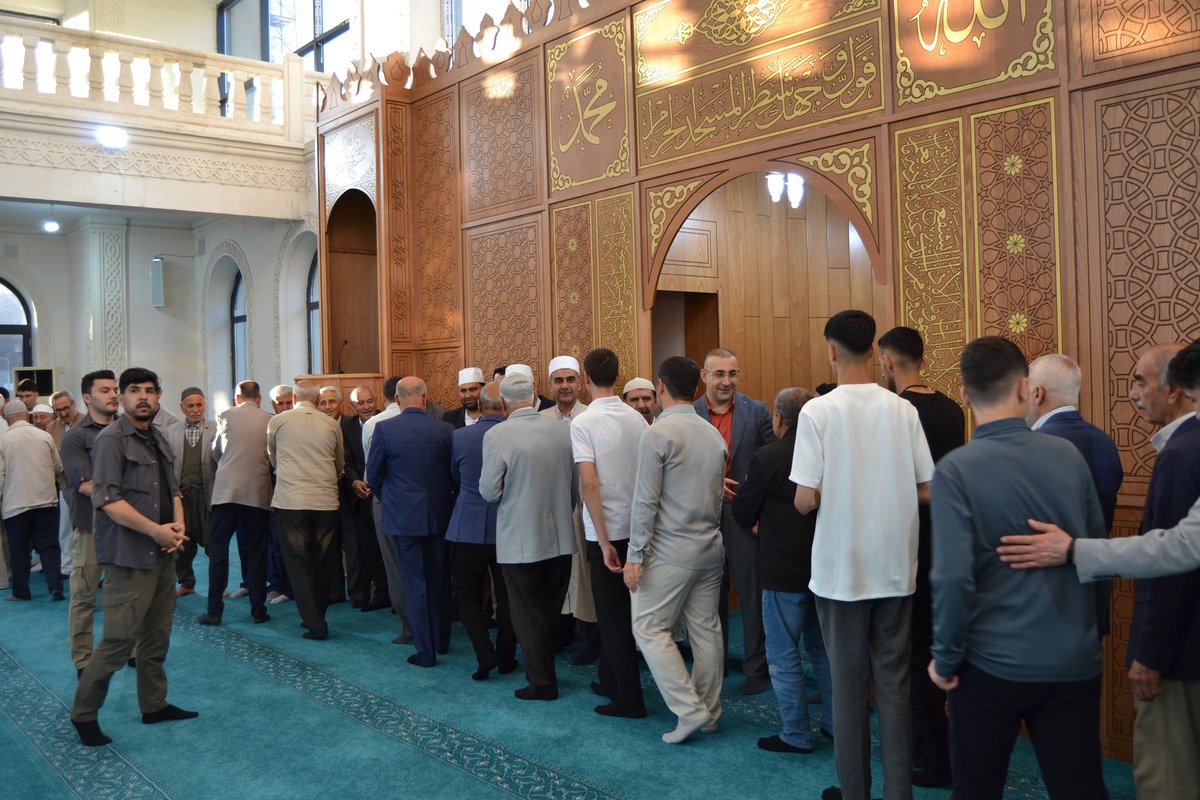 bismilkaymakam's tweet photo. Kaymakamımız Sayın Recep HASAR, bayram namazının ardından Kurtuluş Camii'nde hemşerilerimizle bir araya gelerek bayramlaştı.

@RecepHasar44 https://t.co/IU8DItcLnh