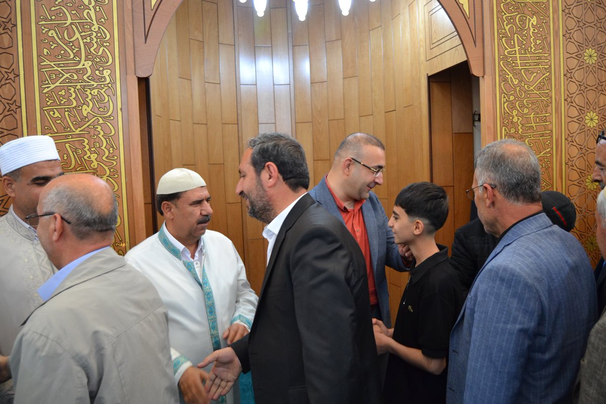 bismilkaymakam's tweet photo. Kaymakamımız Sayın Recep HASAR, bayram namazının ardından Kurtuluş Camii'nde hemşerilerimizle bir araya gelerek bayramlaştı.

@RecepHasar44 https://t.co/IU8DItcLnh