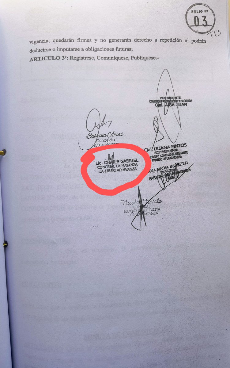 TraductorTeAma's tweet photo. 🧈🚨| OTRO ÉXITO DE SEBASTIÁN "MANOS DE MANTECA" PAREJA.

Los concejales de La Libertad Avanza en La Matanza le votaron a favor a Espinoza en una estafa contra el Estado Nacional.

En 2014, la Agencia de Administración de Bienes del Estado Nacional le otorgó a la Municipalidad de La Matanza la tenencia de un predio de 40.000m² bajo la modalidad de un comodato por 50 años con la condición de que La Matanza pague todos los servicios.

La Matanza no pagó ni una sola vez durante 12 años y ahora Espinoza y sus concejales a través de la Comisión de Presupuesto y Hacienda impulsó una ordenanza en la que se perdona el 100% de la dueda.

En vez de eso, deberían retirarle el comodato por incumplimiento del contrato y recuperar el predio del Estado Nacional; pero los concejales de Sebastián Mantequilla Pareja al parecer prefieren bajarse el calzón ante los kukas.