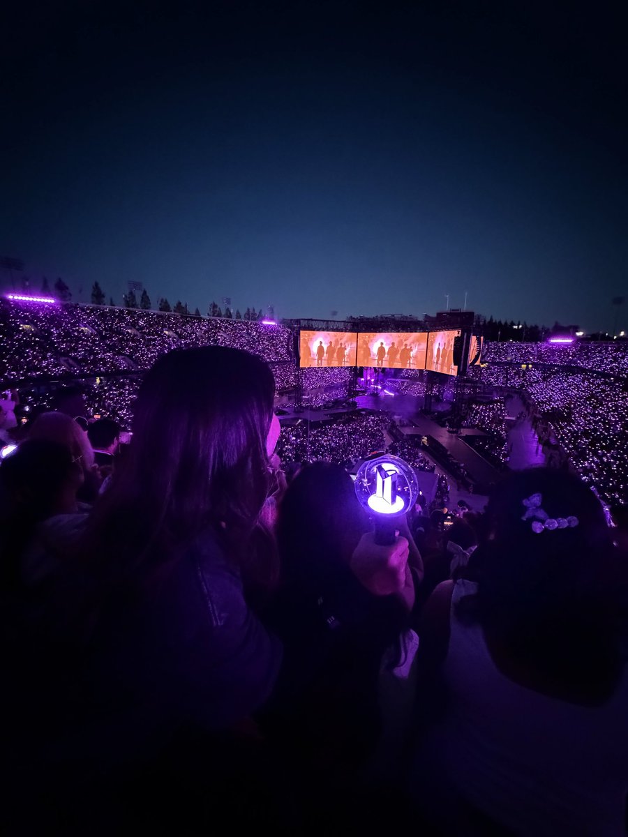_genevs's tweet photo. BTS ARIRANG CONCERT 💜💜💜

5.19.2026 Stanford Stadium

FOREVER GRATEFUL I GOT TO EXPERIENCE BTS LIVE🥺😭

#btsarirang ily https://t.co/3geg8qGpP9
