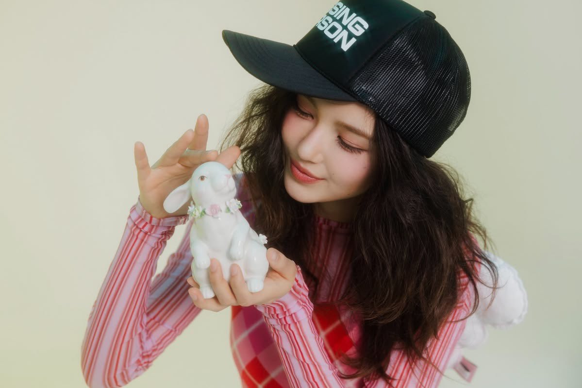 juantokki's tweet photo. I just realized Dani’s cap says “missing person” 😭😭 https://t.co/U12hYh7sdq
