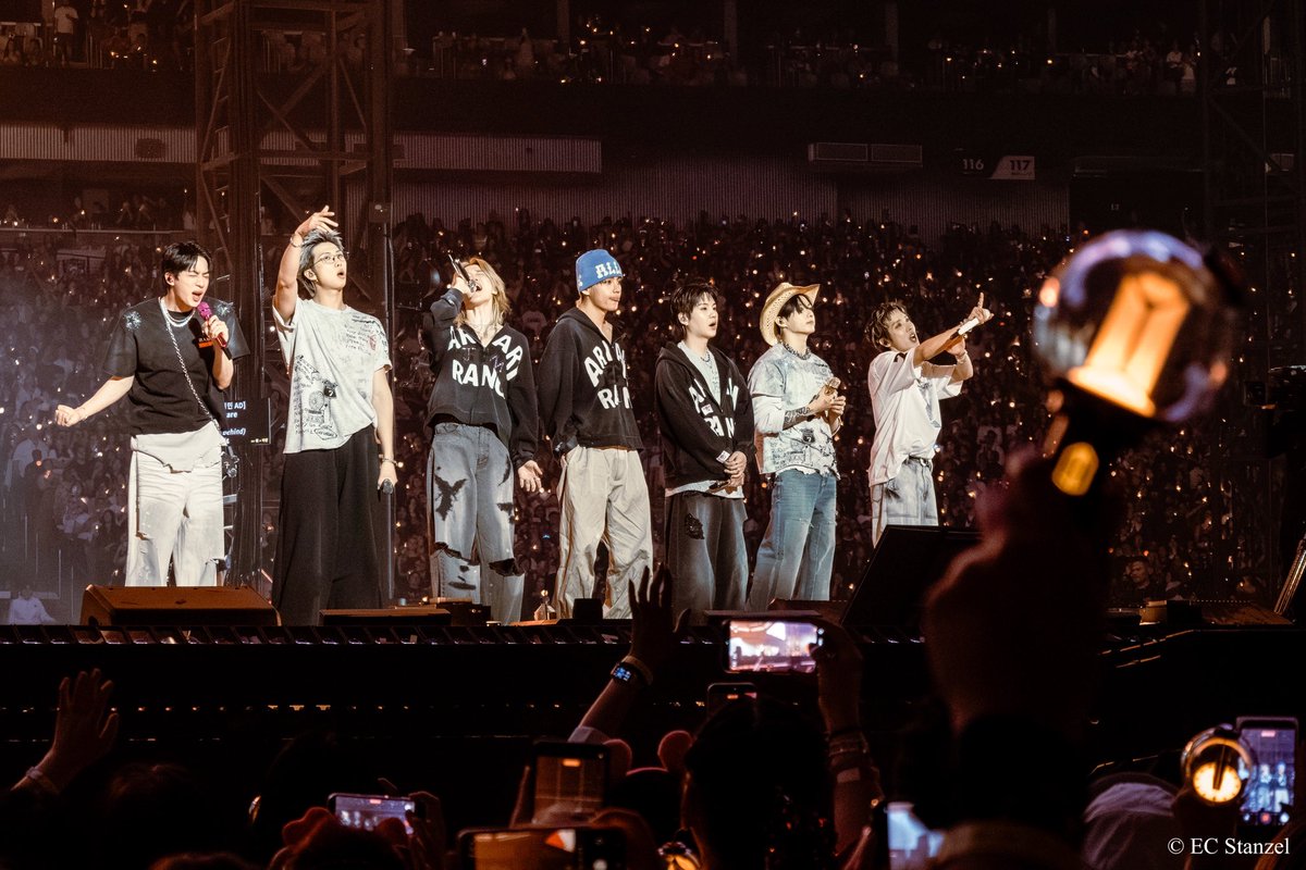 imjustec's tweet photo. 💜 @bts_bighit https://t.co/kLzLQW0X8A