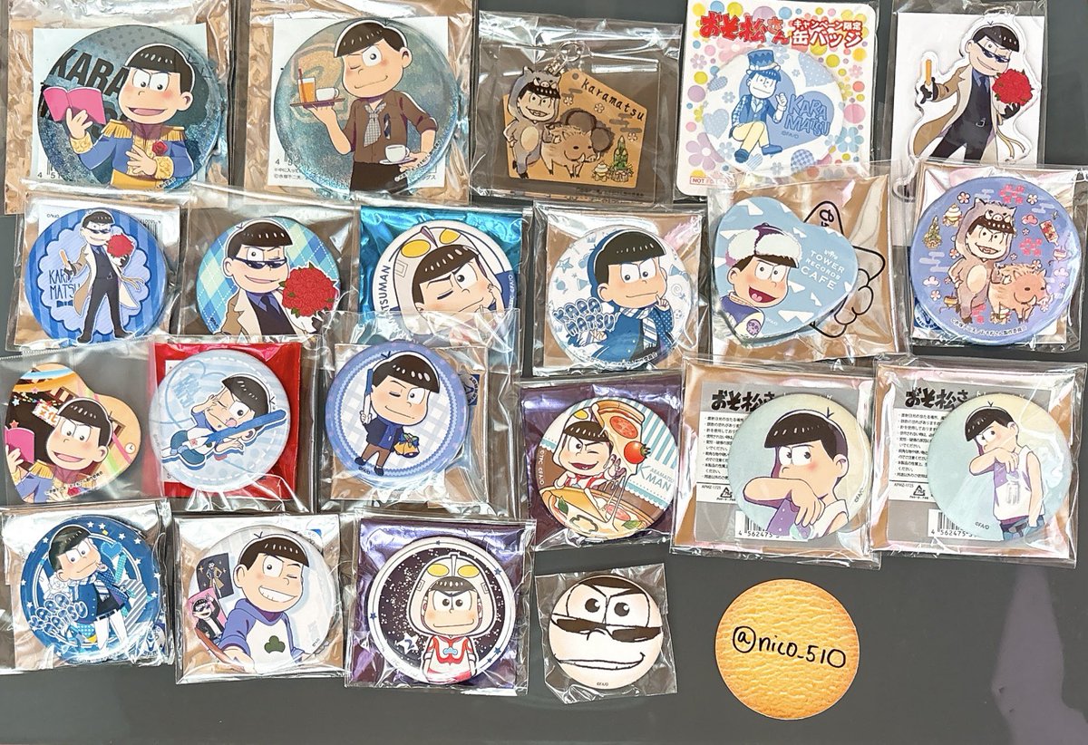 nico_51O's tweet photo. 【譲渡】おそ松さん グッズ 缶バッジ アクキー アクチャ おそ松 カラ松 チョロ松 一松 十四松 トド松

(求)1つ100円＋送料

平日は仕事の為発送までお時間いただく可能性があります。
よろしくお願いいたします。 https://t.co/FvUR8lJ8WW