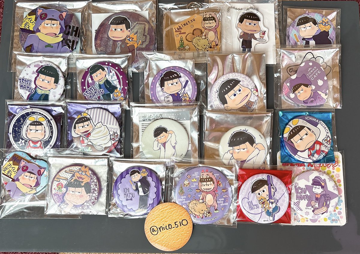 nico_51O's tweet photo. 【譲渡】おそ松さん グッズ 缶バッジ アクキー アクチャ おそ松 カラ松 チョロ松 一松 十四松 トド松

(求)1つ100円＋送料

平日は仕事の為発送までお時間いただく可能性があります。
よろしくお願いいたします。 https://t.co/FvUR8lJ8WW