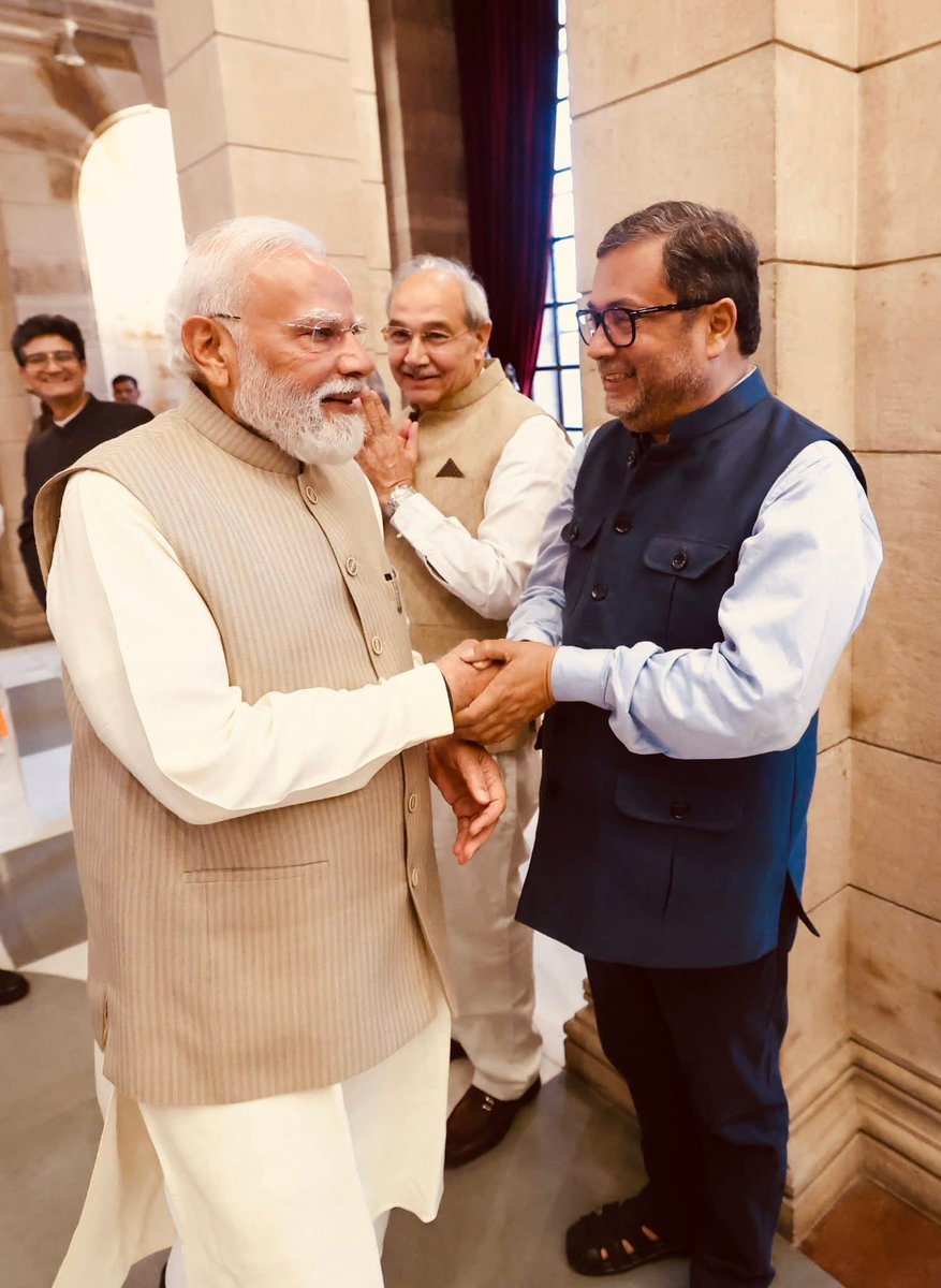 OL_Translator's tweet photo. @anantvijay सर को पद्म पुरस्कार चयन समिति के प्रतिष्ठित जूरी सदस्य के रूप में मनोनीत होने पर हार्दिक बधाई एवं शुभकामनाएं। 
यह सम्मान आपके वर्षों की पत्रकारिता और साहित्य के क्षेत्र में किए गए उत्कृष्ट योगदान का प्रमाण है। #PadmaAwardee
#padmaAward #narendraamodi #AmitShah #Award https://t.co/1OukuORtGe