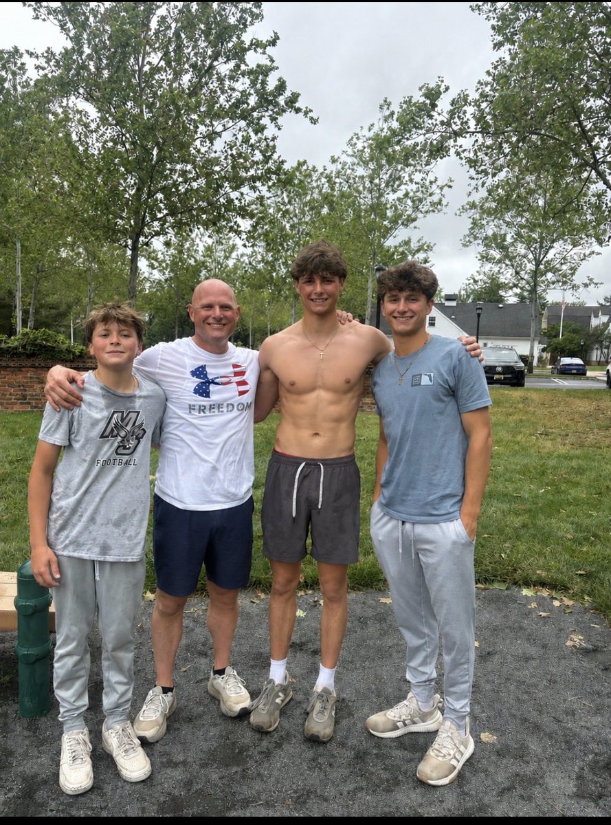 Ryancerm2's tweet photo. Got to run the Murph with my father, his police department and my brothers. What a great experience and workout. @AliCerminaro @acerm22 @DrewCerminaro22 @NickyCerm2 https://t.co/8owrnk8MUi
